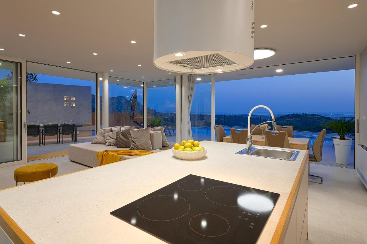 Design Villa Clavis-Brand New Villa With A View Klis Esterno foto